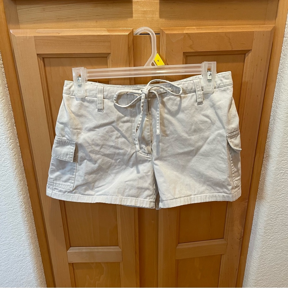 Women’s Express Bleus Vintage White Cream Cargo Shorts Size 3/4 - Picture 1 of 5